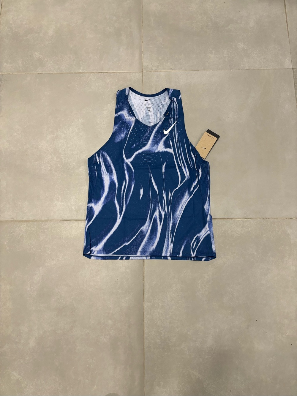 MEDIUM Nike Dri-FIT ADV
AeroSwift Running Singlet Tank
HV2643-492 Men's